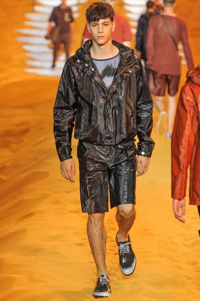 Look 27